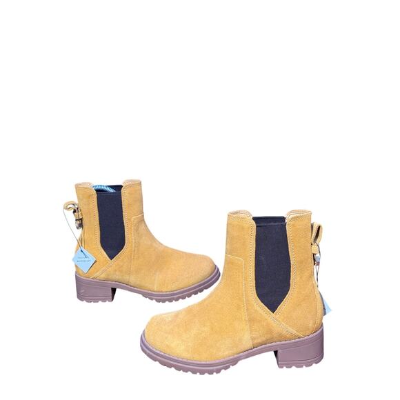 Shoes - Women's Cole Haan waterproof chukka boot new with tag size 5b